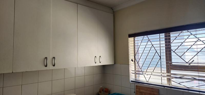 2 Bedroom Property for Sale in Goodwood Central Western Cape